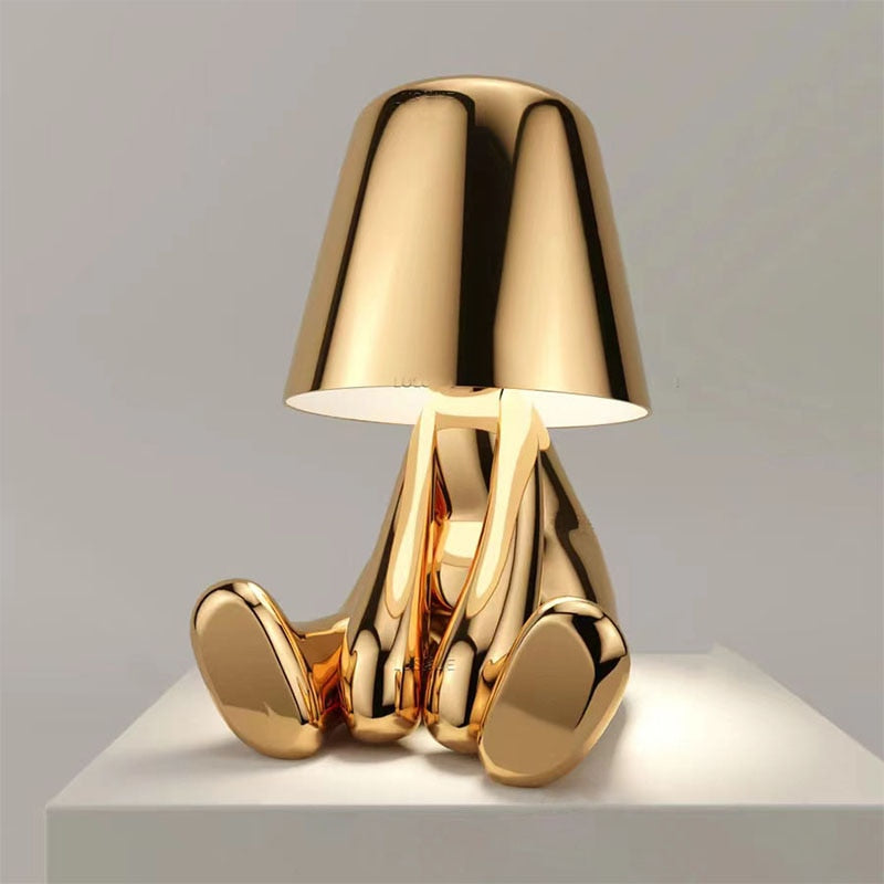 Goldene Tischlampe – Kreatives Figurendesign | Dekorative Wohnraumleuchte