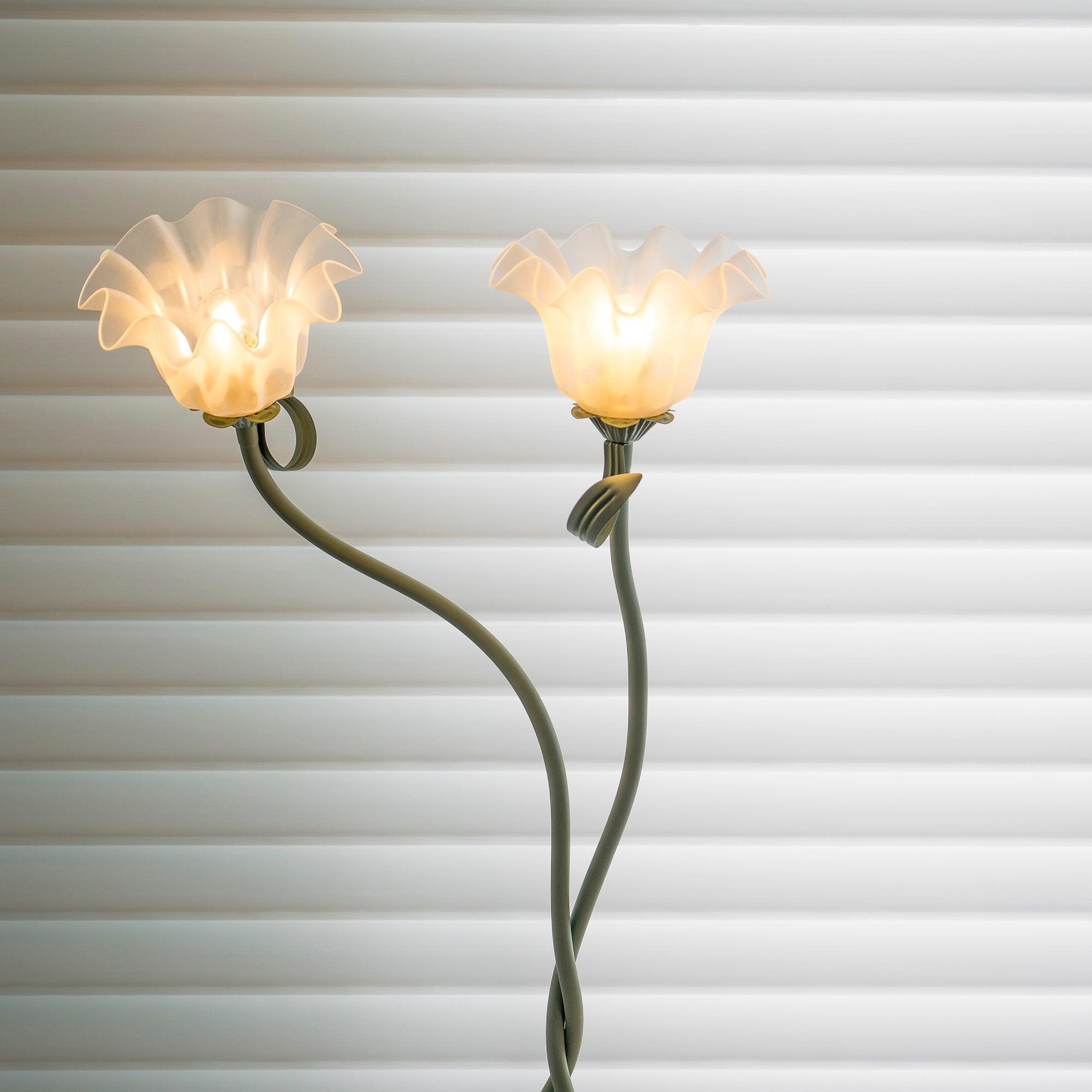 Elegante Calla Blumen Stehleuchte mit Fußschalter – Moderne Stehlampe für Wohnräume, 170 cm hoch, E26/E27 Sockel, Metall und Kieselgel 4