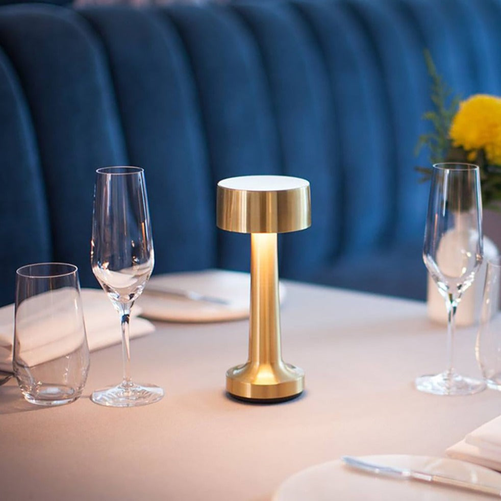 Elegante Dimmbar Tischlampe mit LED-Technologie – Ideal als Nachttischlampe oder Tischleuchte für Restaurant und Bar 1