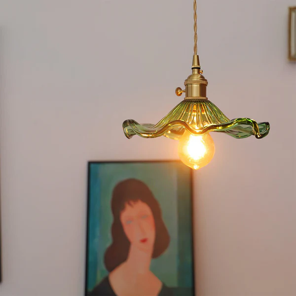 Elegante Pendelleuchte Hibiskusblüten für Esszimmer und Wohnzimmer – Hängelampe aus Glas und Messing 2