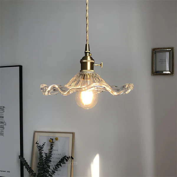 Elegante Pendelleuchte Hibiskusblüten für Esszimmer und Wohnzimmer – Hängelampe aus Glas und Messing 7