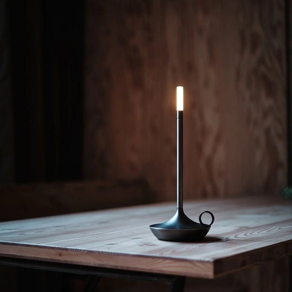 Elegantes Kerzenlicht Mit Dimmfunktion Und USB-Ladegerät - Stilvolles Aluminium Für Ihr Zuhause 0