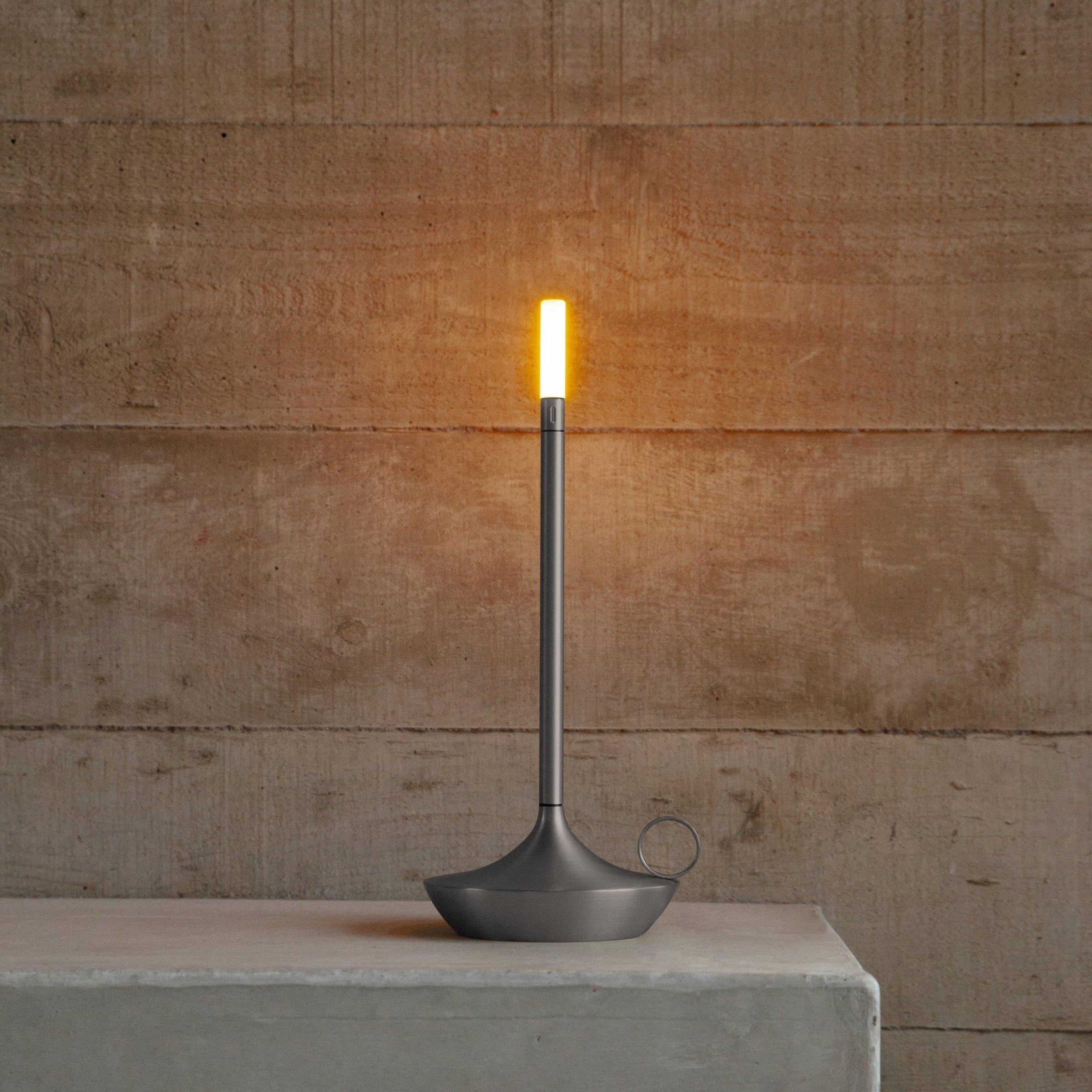 Elegantes Kerzenlicht Mit Dimmfunktion Und USB-Ladegerät - Stilvolles Aluminium Für Ihr Zuhause 2