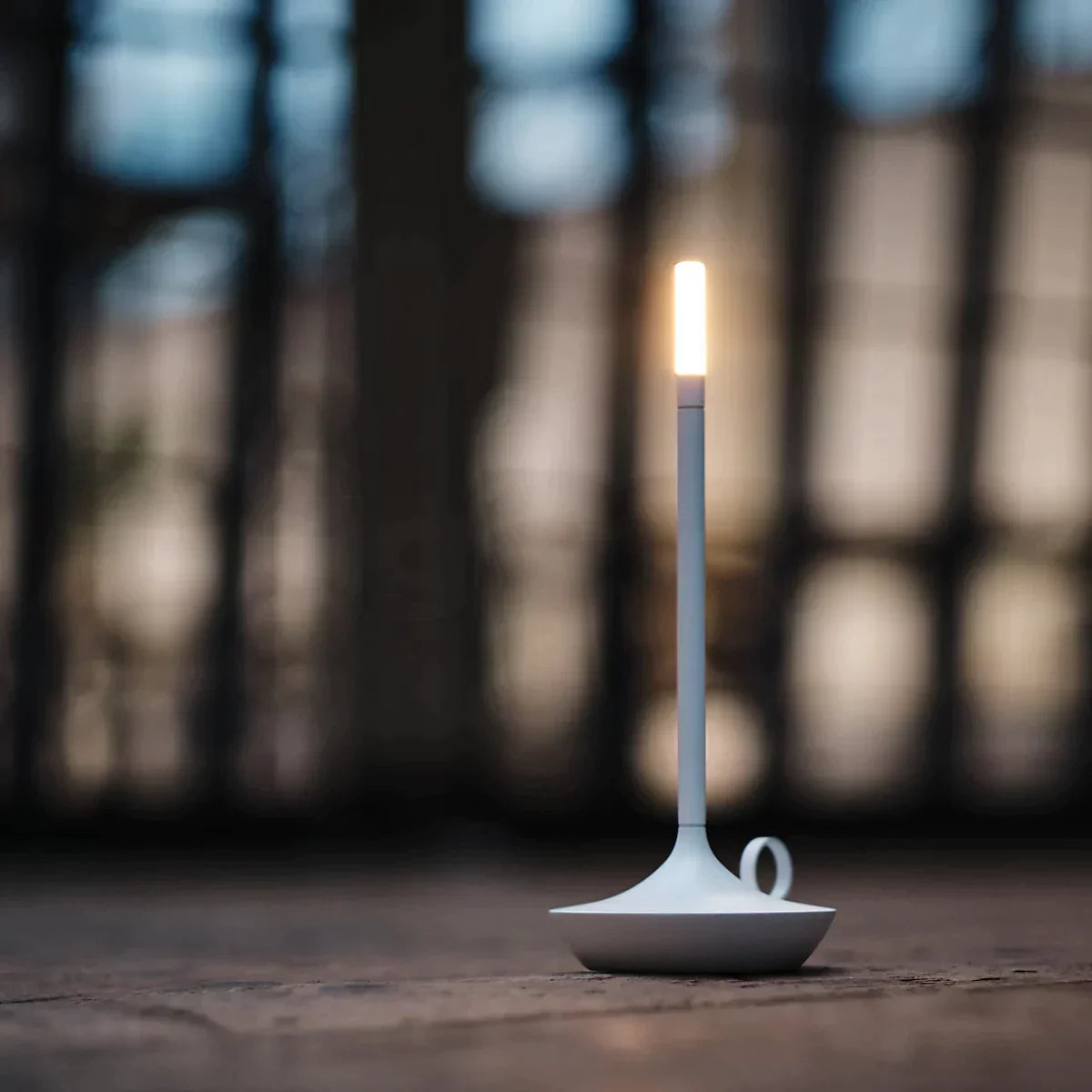 Elegantes Kerzenlicht Mit Dimmfunktion Und USB-Ladegerät - Stilvolles Aluminium Für Ihr Zuhause 3
