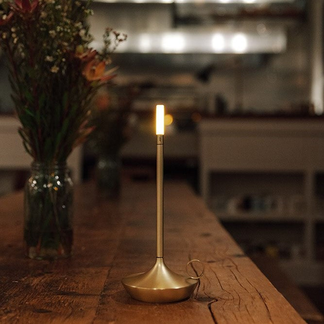 Elegantes Kerzenlicht Mit Dimmfunktion Und USB-Ladegerät - Stilvolles Aluminium Für Ihr Zuhause 4