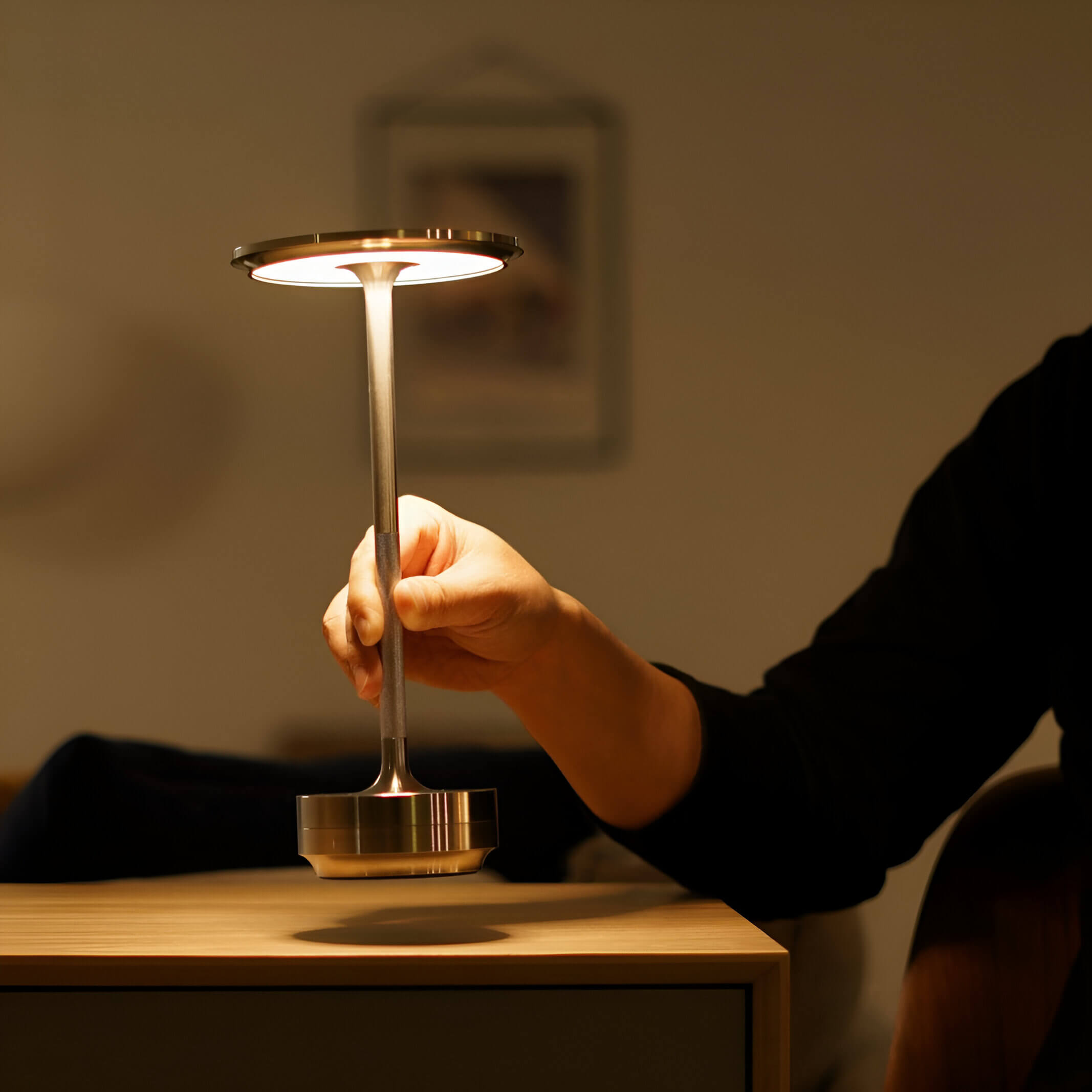 Kabellose LED Tischlampe – Elegante Tischleuchte für Innen- und Außenbereich, wiederaufladbar, 30 Stunden Akkulaufzeit, Smart-Touch-Steuerung 4