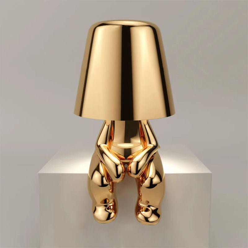 Goldene Tischlampe – Kreatives Figurendesign | Dekorative Wohnraumleuchte
