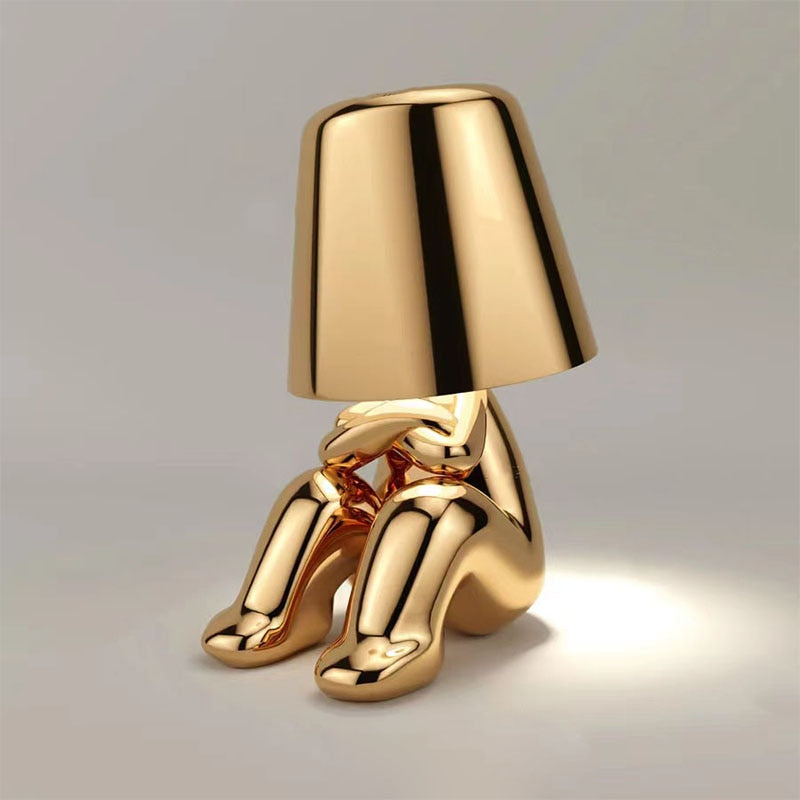 Goldene Tischlampe – Kreatives Figurendesign | Dekorative Wohnraumleuchte