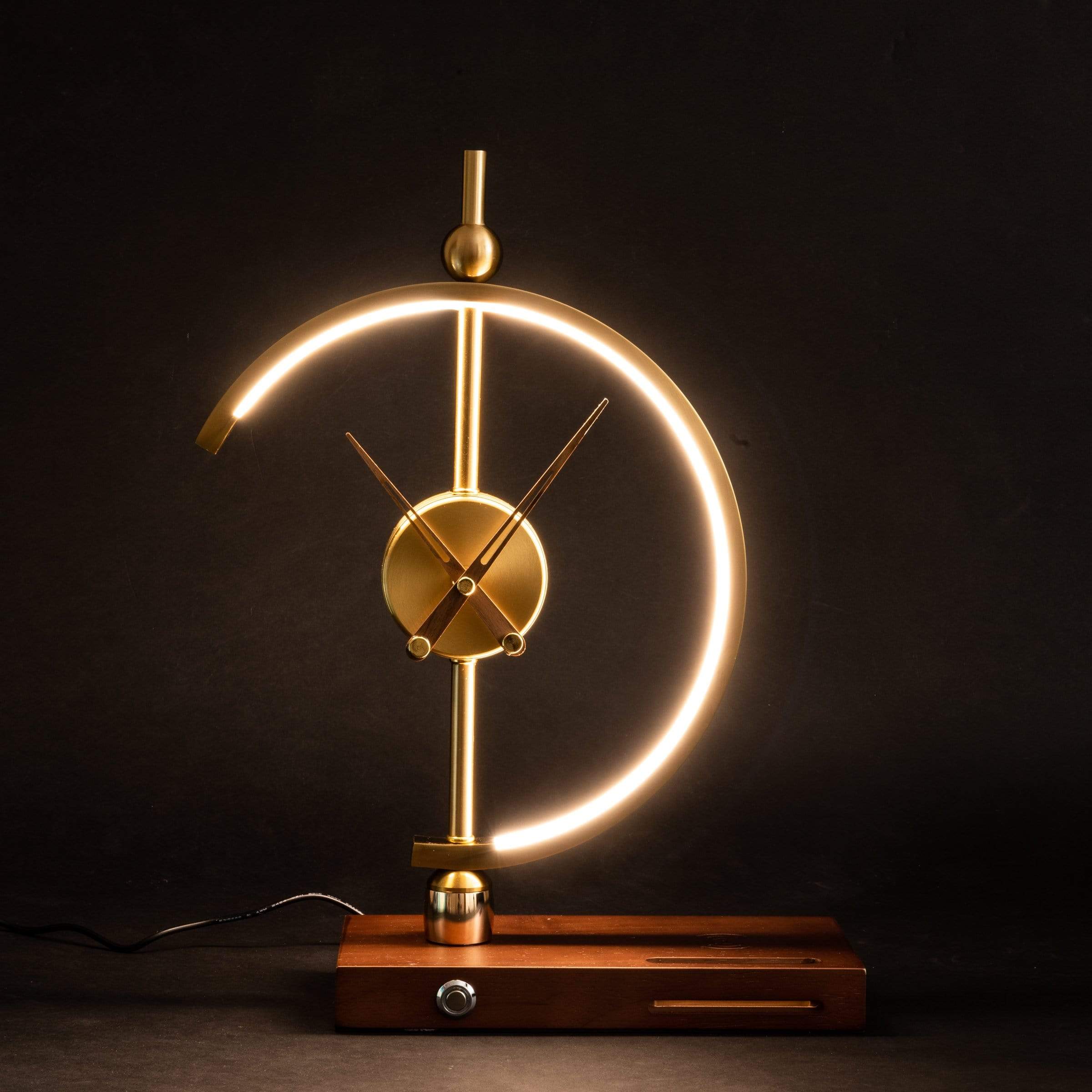 Moderne LED Lampe mit Kabellosem Ladegerät und Uhr – Ahornholz und Metall, Energieeffizient, Warmweiß/Kaltweiß, Einstellbare Helligkeit 3