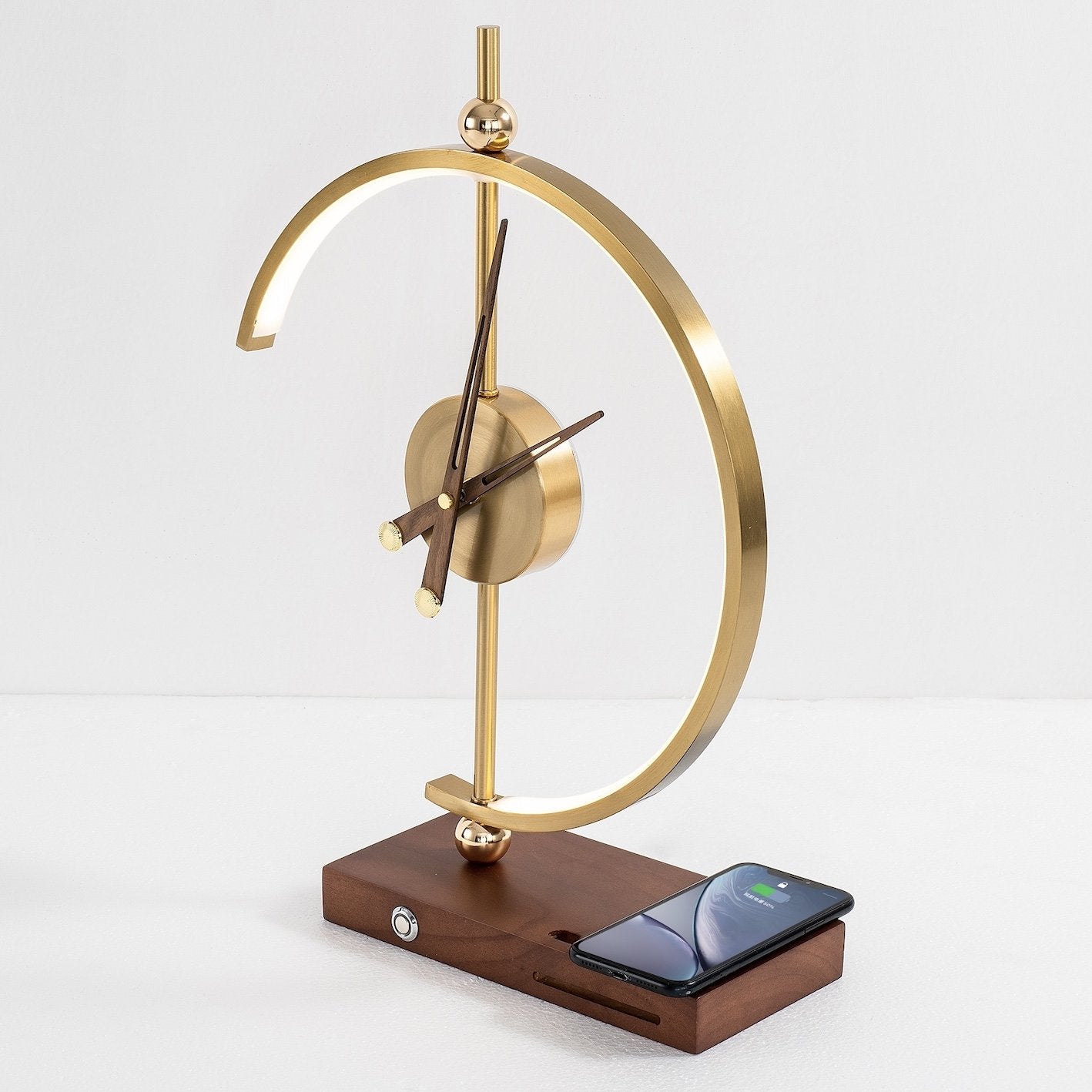 Moderne LED Lampe mit Kabellosem Ladegerät und Uhr – Ahornholz und Metall, Energieeffizient, Warmweiß/Kaltweiß, Einstellbare Helligkeit 4