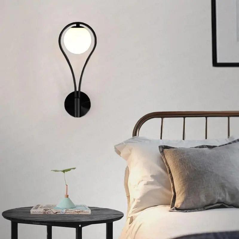 Moderne Wandleuchte aus Eisen und Glas in Schwarz oder Gold – Minimalistische Wandlampe für Elegante Innenräume 2