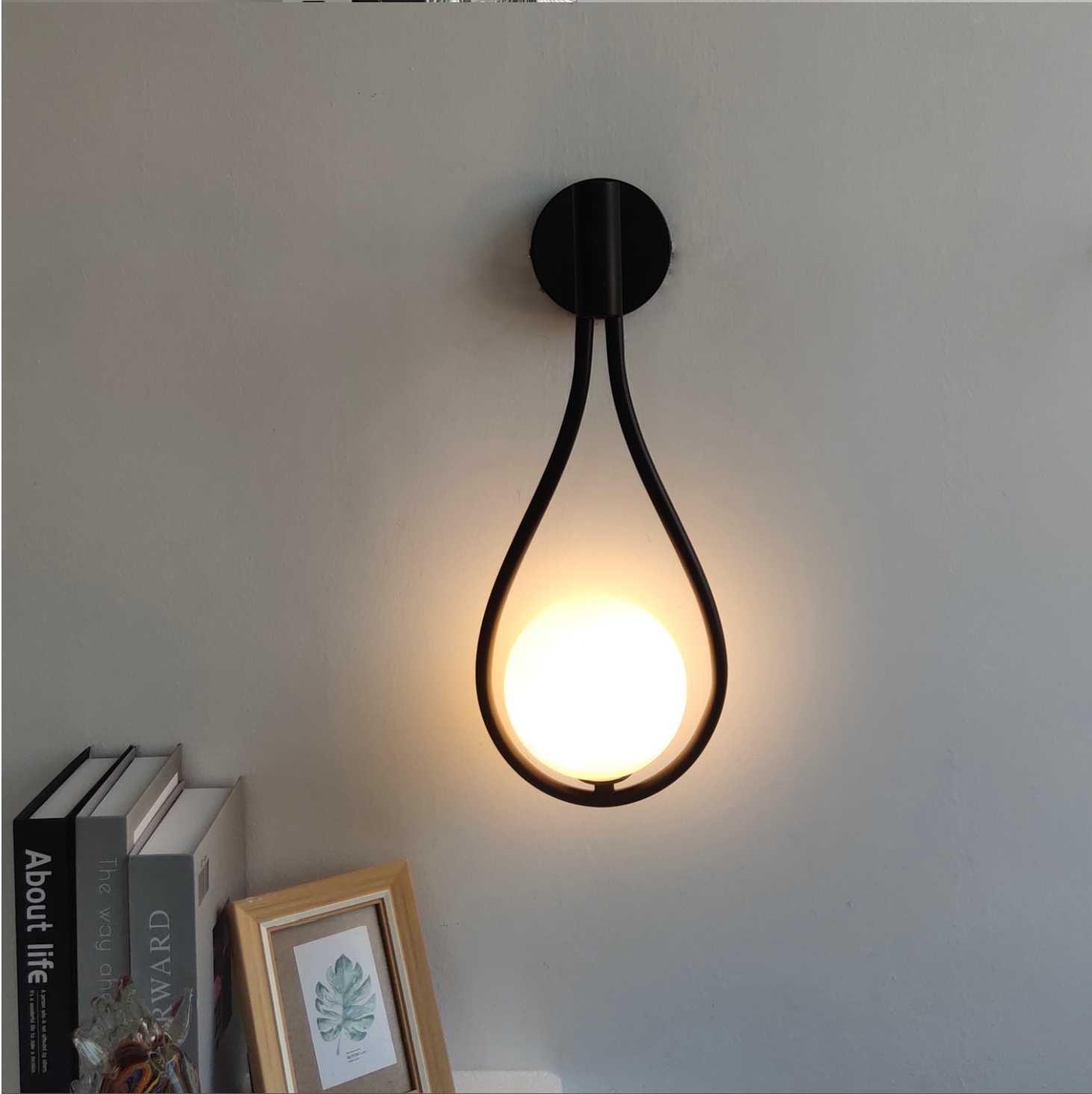 Moderne Wandleuchte aus Eisen und Glas in Schwarz oder Gold – Minimalistische Wandlampe für Elegante Innenräume 4