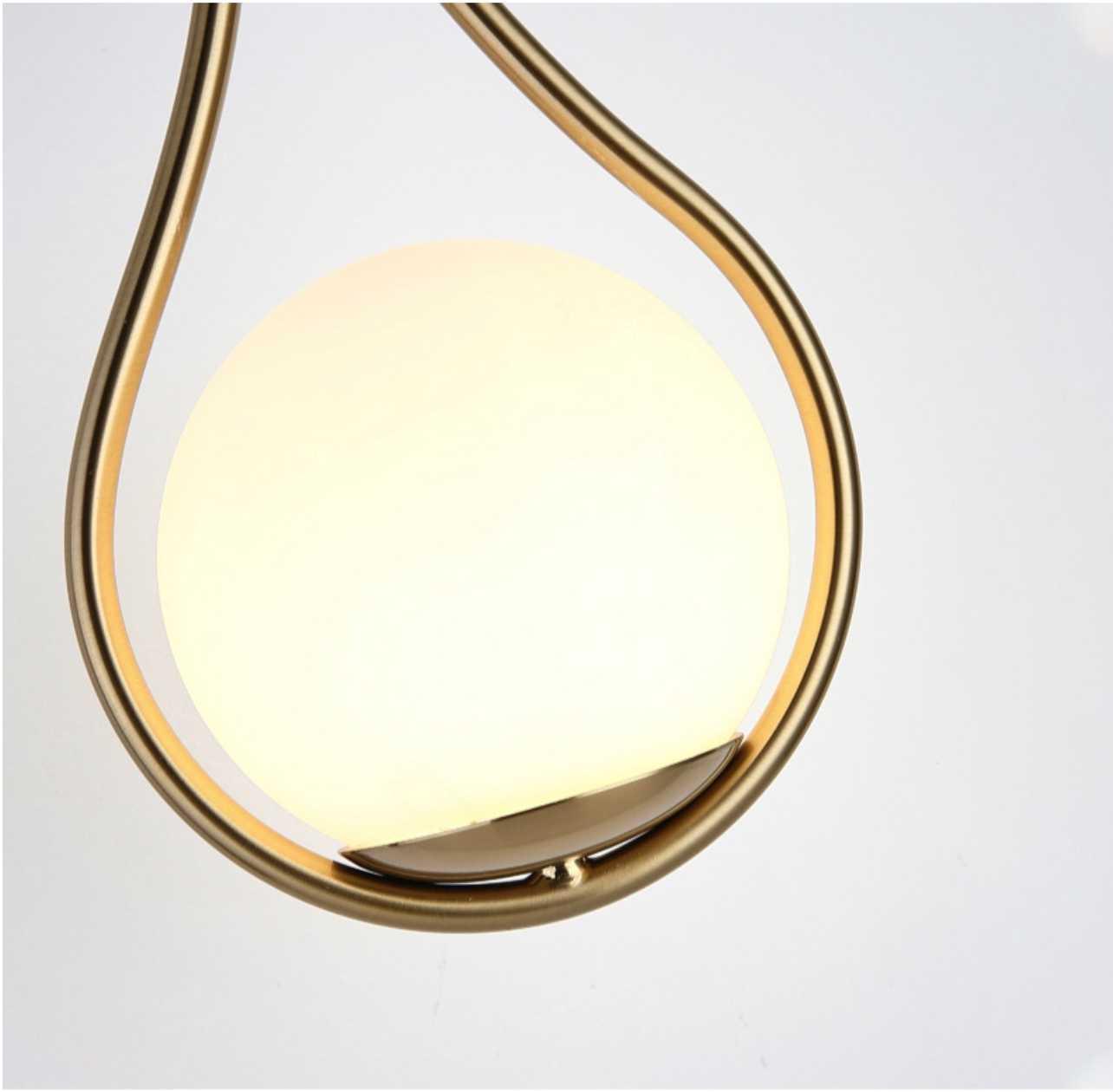 Moderne Wandleuchte aus Eisen und Glas in Schwarz oder Gold – Minimalistische Wandlampe für Elegante Innenräume 7
