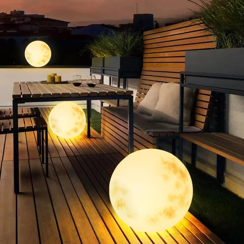 Mond Gartenlampe – LED Leuchtkugel in Mondform | Außenbeleuchtung für Garten & Terrasse