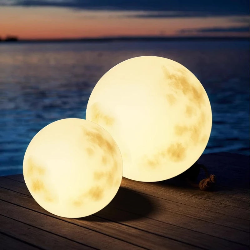 Mond Gartenlampe – LED Leuchtkugel in Mondform | Außenbeleuchtung für Garten & Terrasse