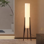 Walnuss Stehlampe – Massivholz Design | Moderne Innenbeleuchtung