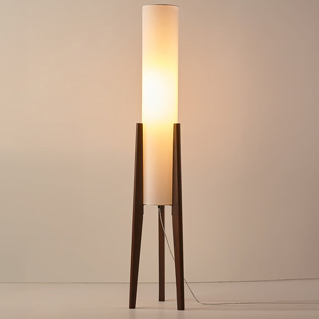 Walnuss Stehlampe – Massivholz Design | Moderne Innenbeleuchtung