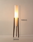 Walnuss Stehlampe – Massivholz Design | Moderne Innenbeleuchtung