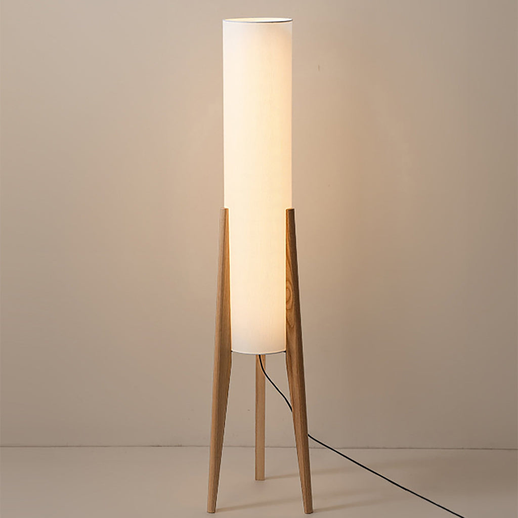 Walnuss Stehlampe – Massivholz Design | Moderne Innenbeleuchtung