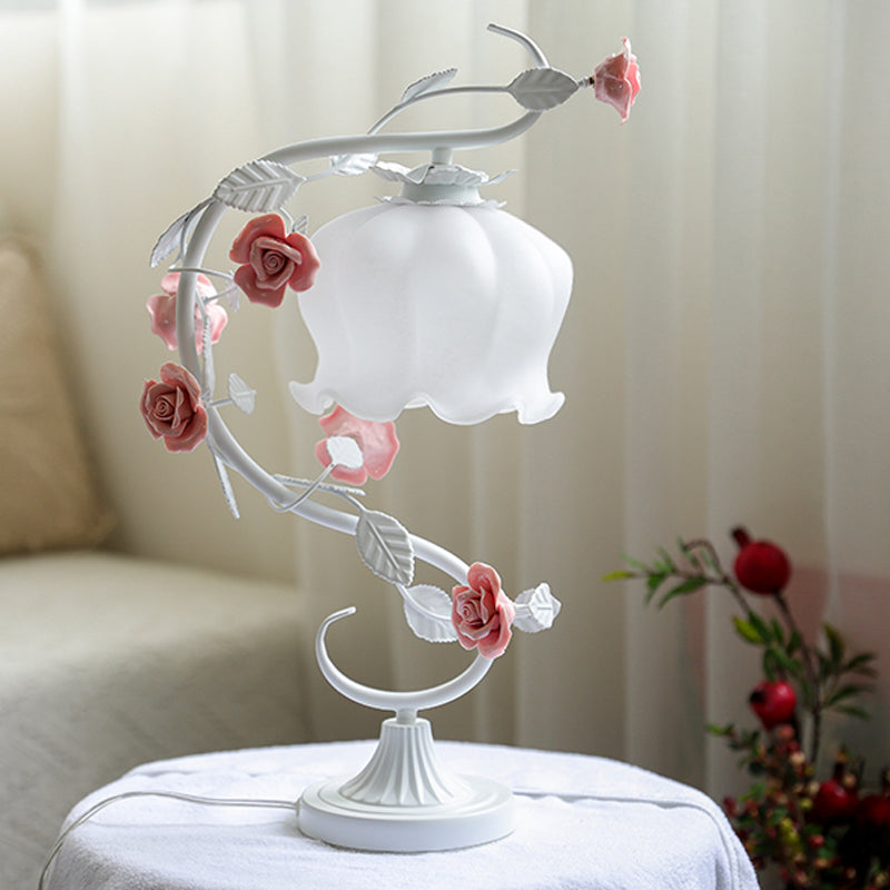 Stilvolle Tischlampe mit Handgefertigten Rosenblättern – Sanfte Beleuchtung für Wohnzimmer und Schlafzimmer, Rosa Weiß, 9 Zoll 2
