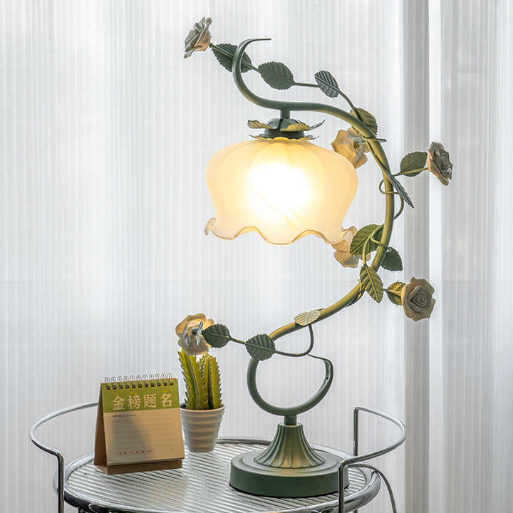 Stilvolle Tischlampe mit Handgefertigten Rosenblättern – Sanfte Beleuchtung für Wohnzimmer und Schlafzimmer, Rosa Weiß, 9 Zoll 3